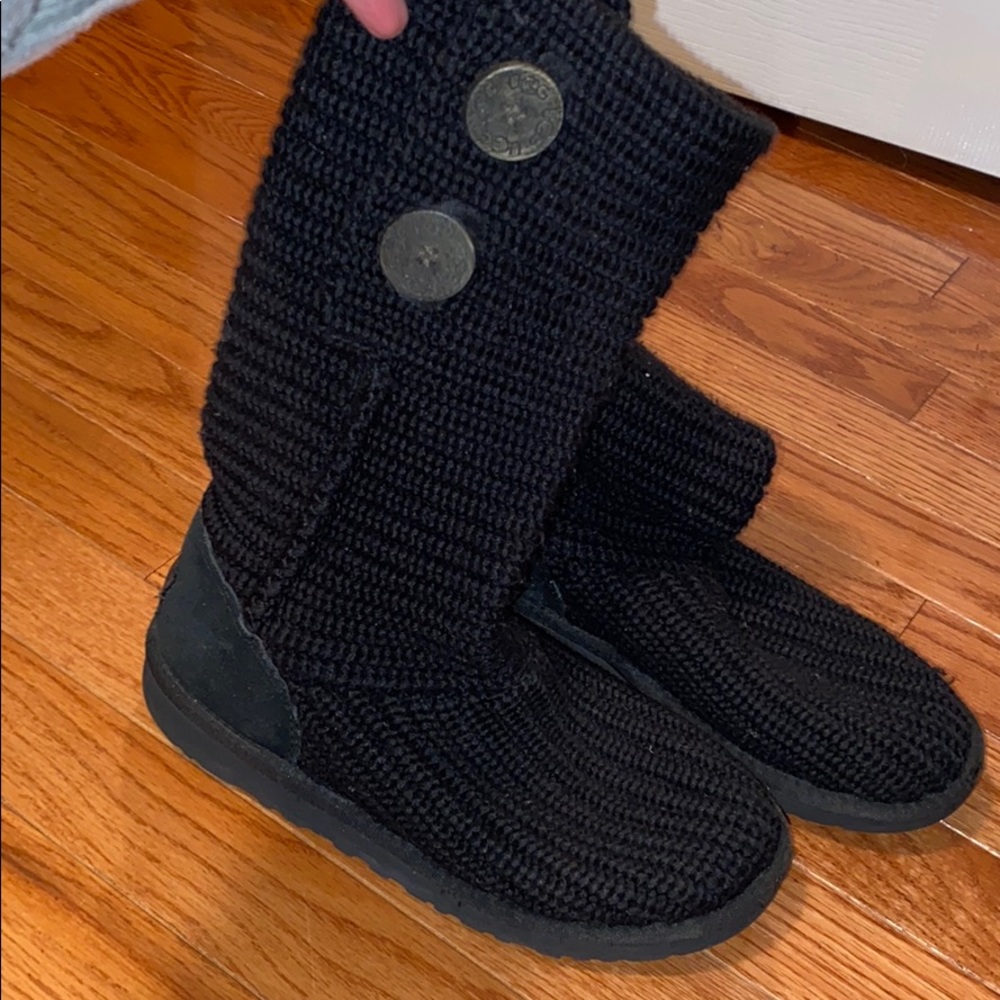 Black knit Uggs
